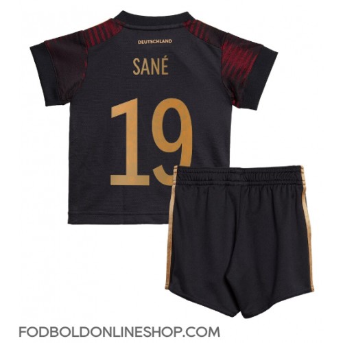 Tyskland Leroy Sane #19 Udebane Trøje Børn VM 2022 Kortærmet (+ Korte bukser)